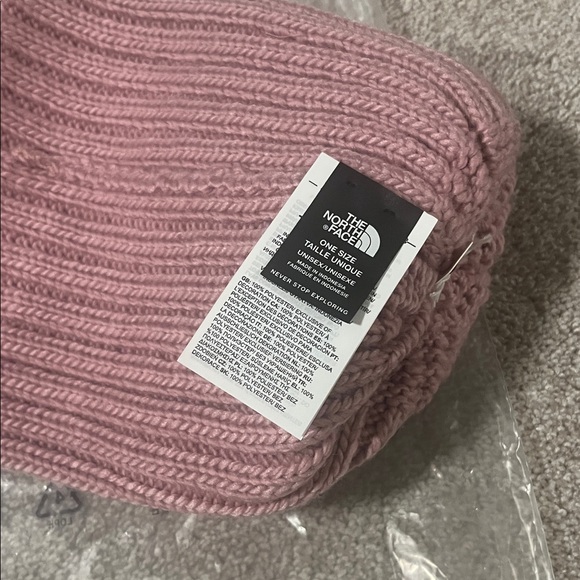 The North Face New Heritage Ski Beanie Pink and Purple Pom Unisex One Size NWT - Picture 5 of 5